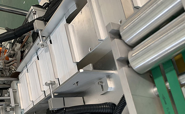 1650266269103695.jpg 一拖一外耳平面口罩機1.jpg